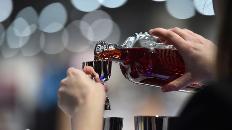 Illustration for article titled Last Call: The physics of shaking a cocktail and a fun take on a game showÂ